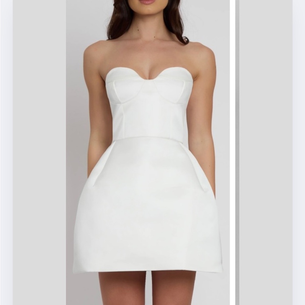 Leau White Strapless Dress